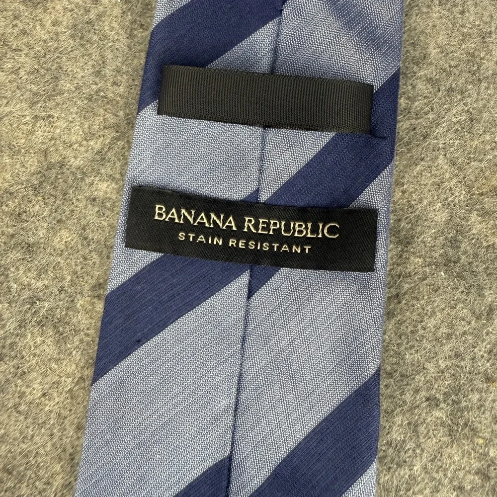 Banana Republic Blue Textured Stripes Nanotex Stain Resistant Silk Blend‎ Tie